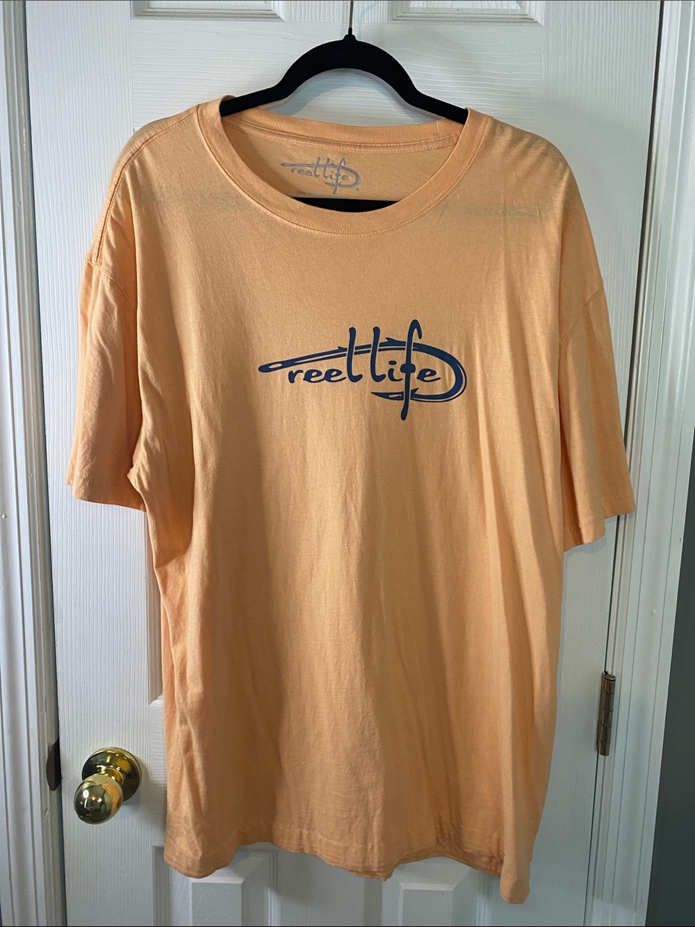 Men’s Peach Logo Reel Life Tee Size XL Orange.